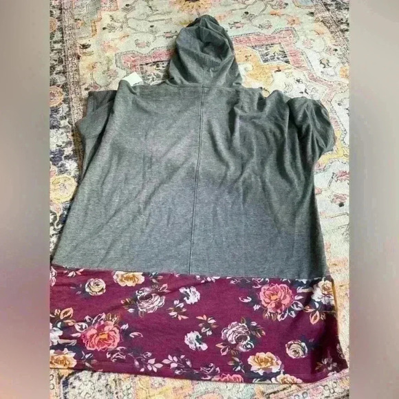 Matilda Jane Shirt Womens large Gray Short Sleeve Hoodie Hooded Tee Floral Trim - Picture 6 of 6